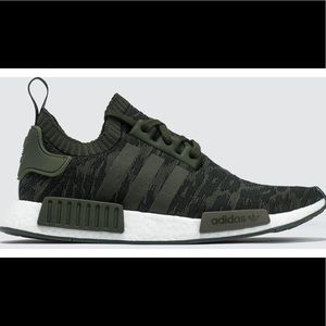 NWT size 5.5Y ADIDAS NMD R1 Primeknit sneakers